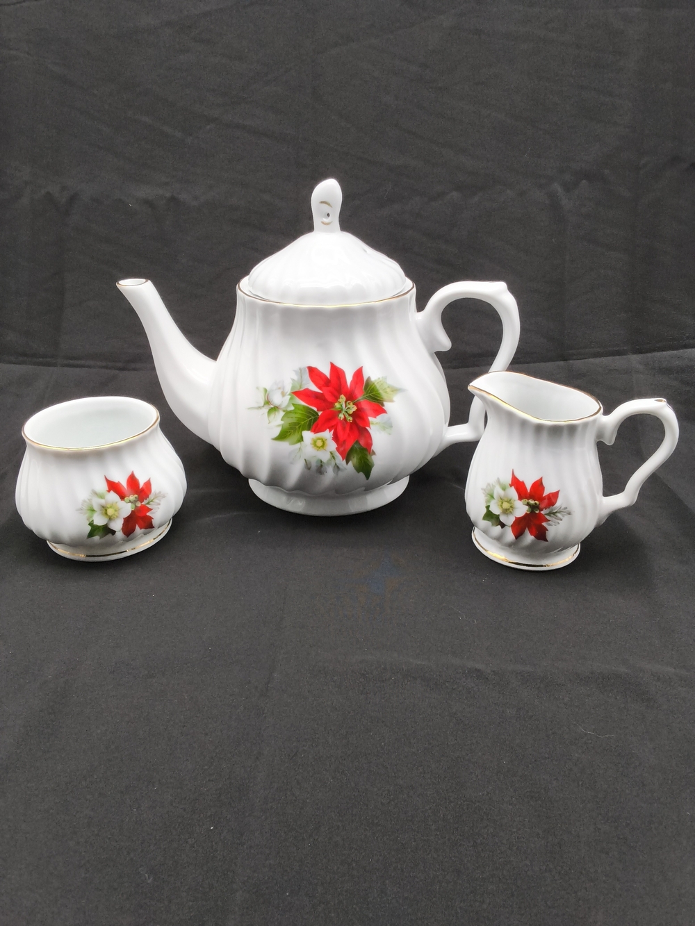 Vintage Royal Oak Poinsettia Ceramic 3 pc Teapot Set With Creamer & Sugar Bowl
